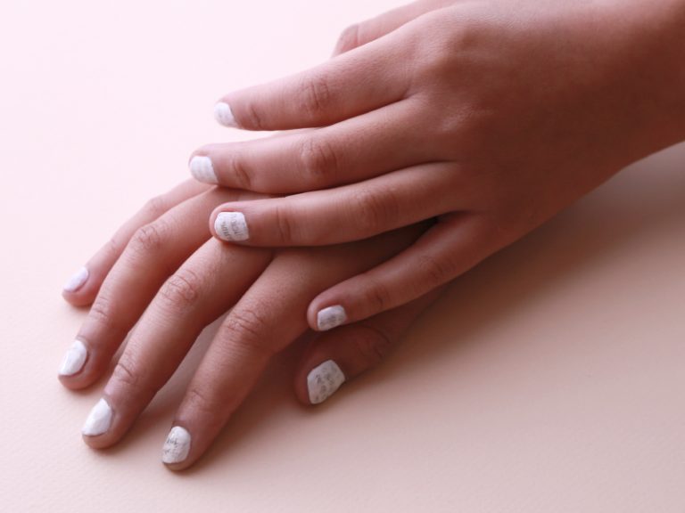 [Fashion] Manicure con periódico