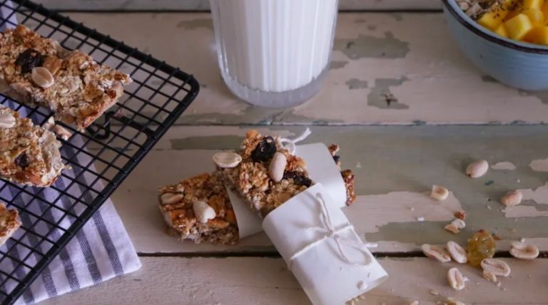 [Receta] ¡Ahorra y cocina tus propias barras energéticas!