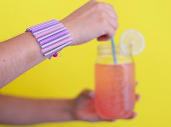 [Kids] ¿Cómo confeccionar una pulsera con bombillas?