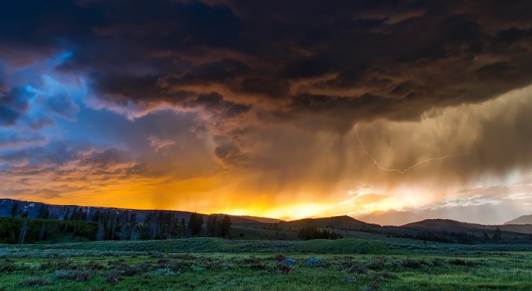 [Catástrofe] Expertos alertan de una tormenta solar que dejaría al planeta sin electricidad, agua y comunicación