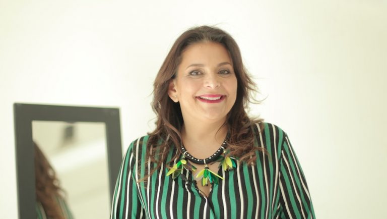 [Video] Afife Docmac: Pantalones con lazos