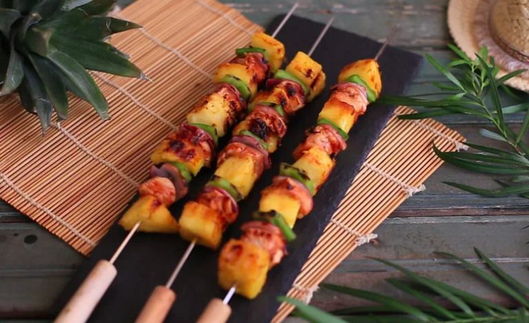 [Cocina] ¡Deliciosas brochetas hawaianas para disfrutar en familia!