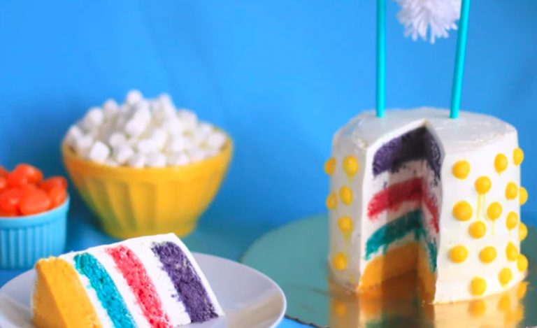 [Cocina] Prepara una fácil y rica torta de arcoiris