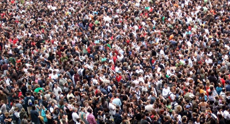 [Profecía] Advertencia de famoso experto en superpoblación: “Nos comeremos unos a otros”