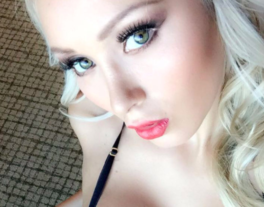 [Sexy] Pasando el calor con poquita ropa