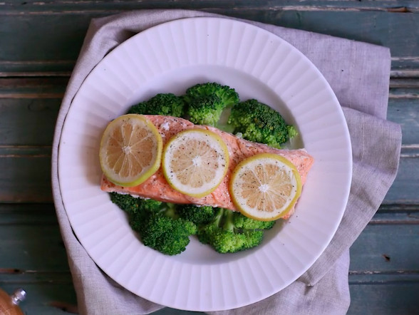 [Receta] Deleita a tus comensales con este pescado al horno
