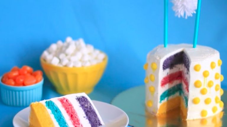 [Cocina] Prepara una fácil y rica torta de arcoiris
