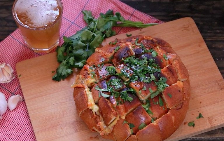[Cocina] Disfruta de este delicioso pan de ajo con queso