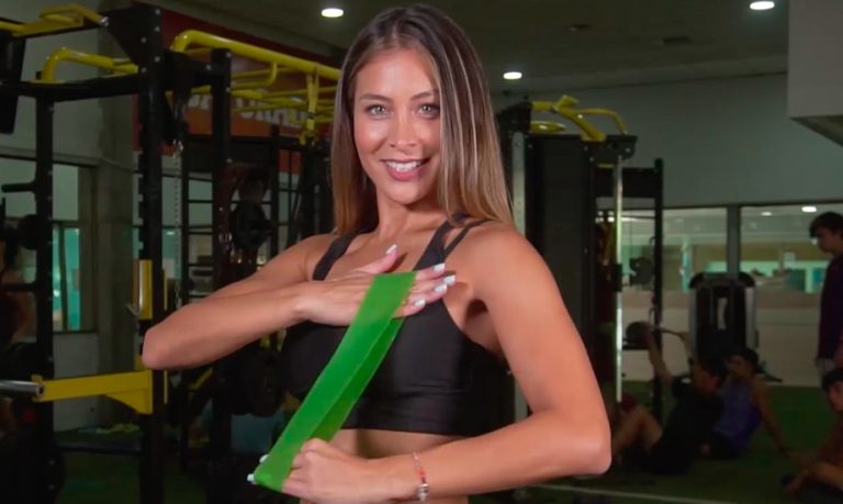Sabrina Sosa te enseña a trabajar tus brazos con bandas