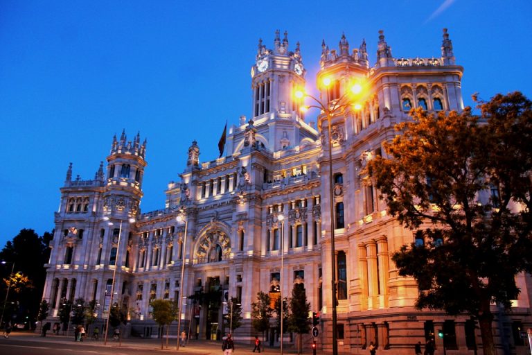 [Impacto] Misteriosa esfera negra perfecta cruzó el cielo de Madrid un verano de 1955