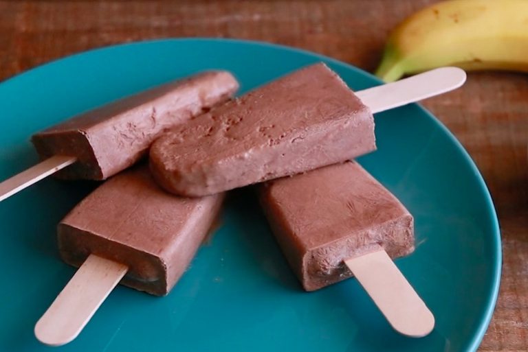 Prepara estas deliciosas paletas de chocolate