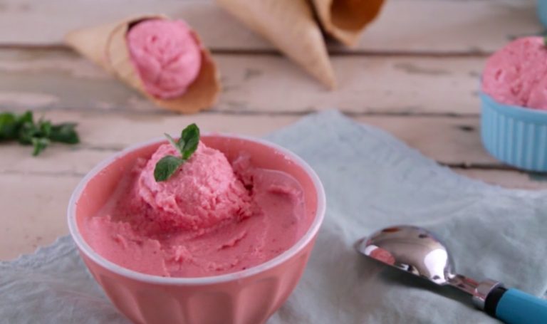 Prepara este delicioso y fácil helado de yogurt