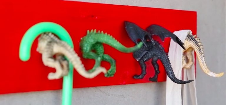 Creas estas divertidas perchas de dinosaurios