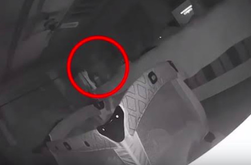 Padres graban un espíritu que arañó el rostro de su bebe