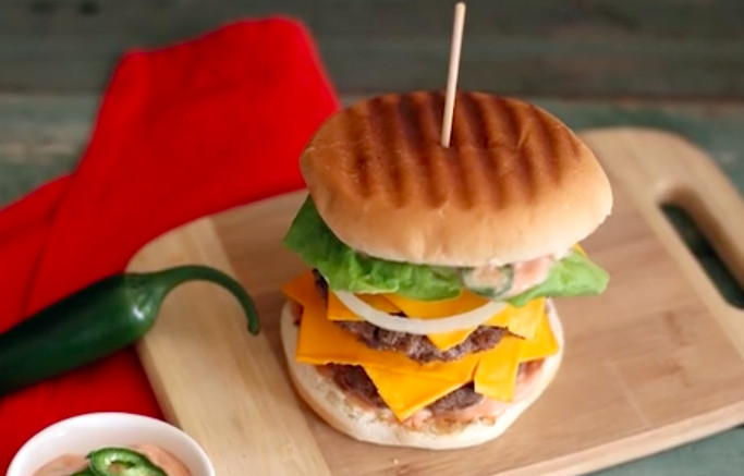Prepara esta deliciosa Monster Burger!