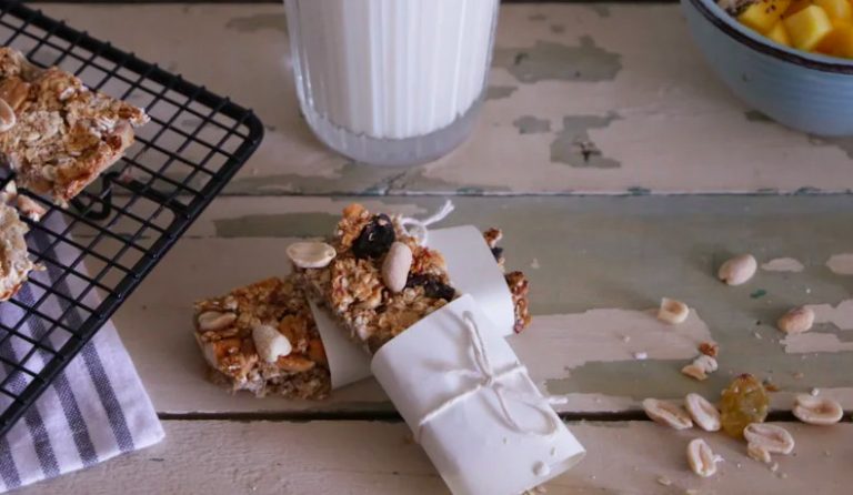 ¡Ahorra y cocina tus propias barras energéticas!