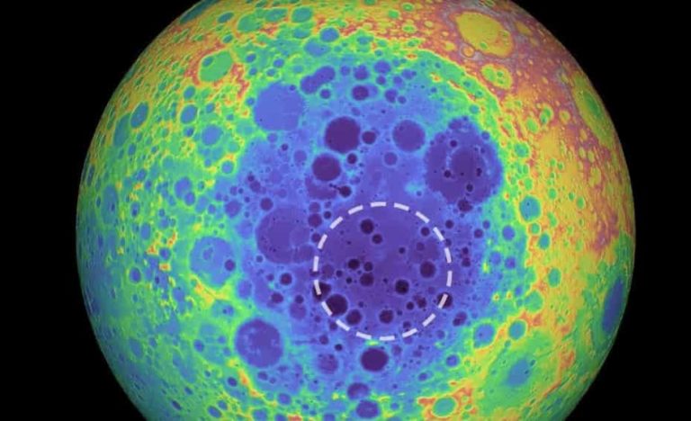 ¡Descubren bajo la superficie de la Luna un misterioso objeto de más de 200 veces el tamaño de Santiago!