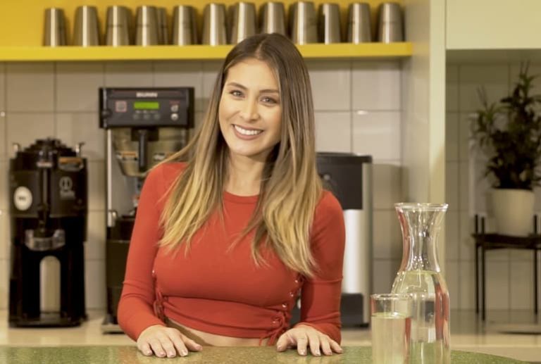 Sabrina Sosa te habla de la importancia de consumir agua