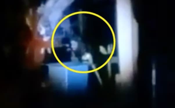 Salfate: Impactante video del espíritu de una madre orando arrodillada junto a la tumba de su hijo