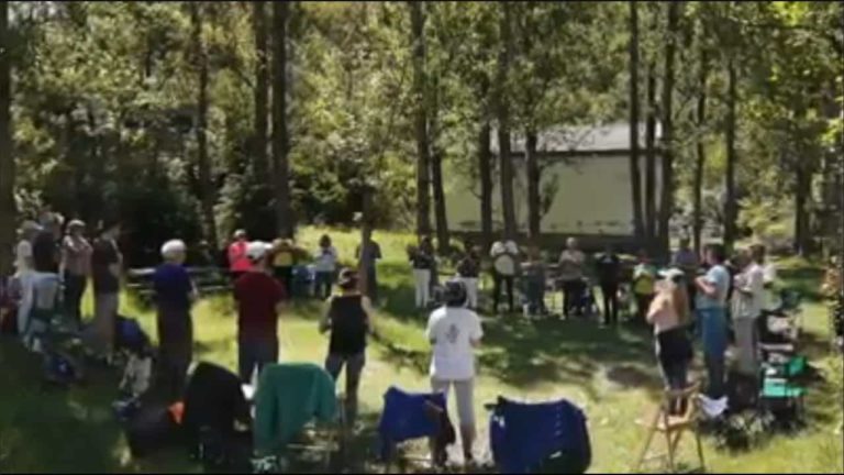 Múltiples ovnis se presentaron ante el llamado de un grupo de personas