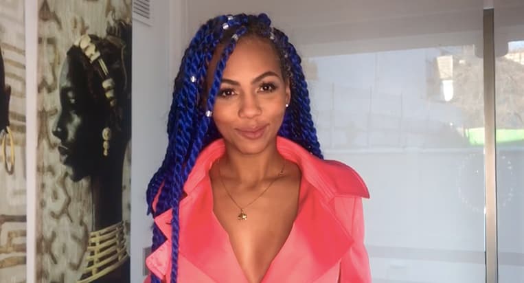 Betsy está preparando una sesión de fotos para ti!