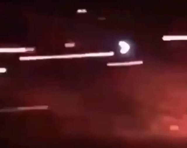 Impresionante video de la Guardia Revolucionaria de Irán disparando contra un ovni con forma de boomerang