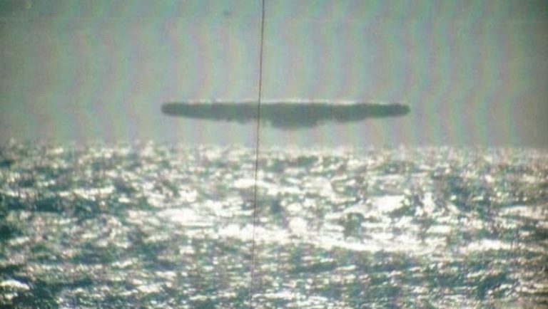 Impresionantes imágenes de 1971 de un osni derribado por un submarino de los EE.UU. ¿Estamos frente a la mejor evidencia de un osni?