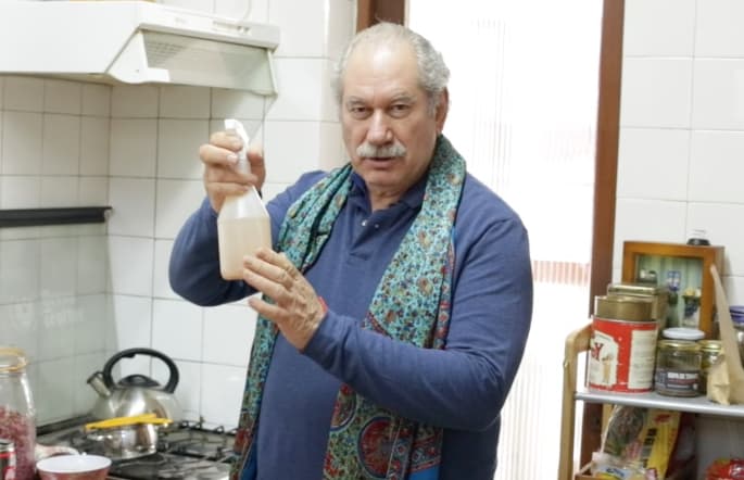 Desde su cocina Pedro Engel nos enseña a preparar un sahumerio