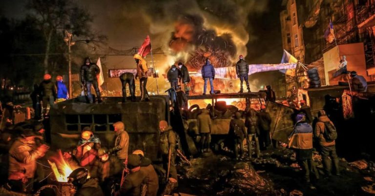 Impactante documental del estallido social en Ucrania que se asemeja a Chile en la escalada de violencia de la policía contra las protestas pacíficas