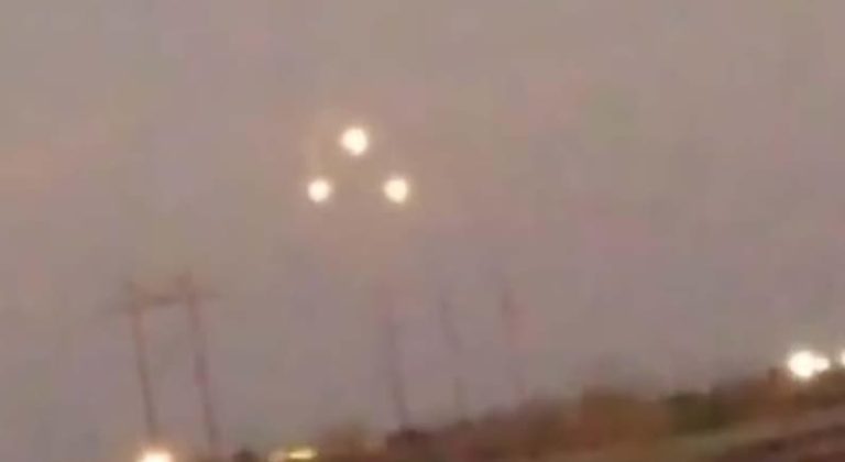Sorprendente video de una flota de ovnis en formación sobre Arizona ¿Naves extraterrestres o tecnología militar secreta?