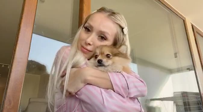 Dani celebra en su casa a un importante integrante de su familia