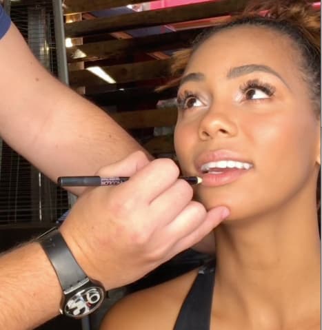 Así se maquilla Betsy para verse estupenda