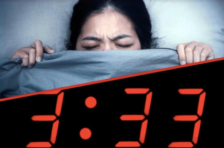 ¿Qué significa el despertarse a las 3:33 de la madrugada y por qué está asociado a eventos paranormales?