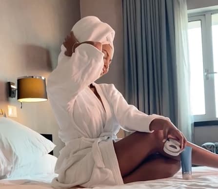 Backstage de una sexy sesión de fotos de Betsy Camino