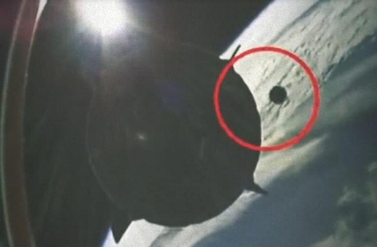 ¡Todo lo que se sabe de las impresionantes imágenes en vivo cuando la cápsula espacial de SpaceX estuvo cerca de impactar con un ovni!