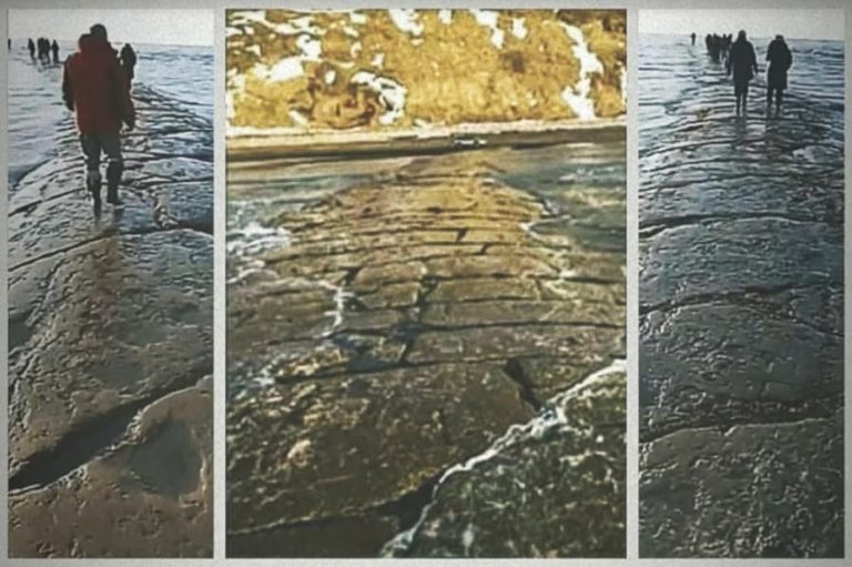 ¡Una enorme y misteriosa carretera de piedra, que parece estar hecha de adoquines gigantes, emergió del océano!