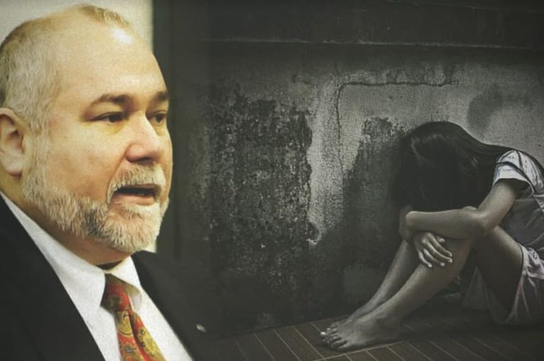 ¡Perturbador video donde un ex agente de la CIA denunció la cría de niños sin certificado de nacimiento para ser vendidos a la Élite y extraerles la droga adrenocromo!