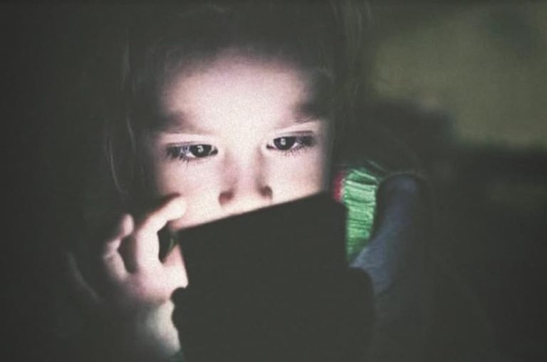 ¡TikTok continuamente y sin restricción le estaría mostrando a los niños que usan la red social: Contenido insano, pornográfico y de uso de drogas!