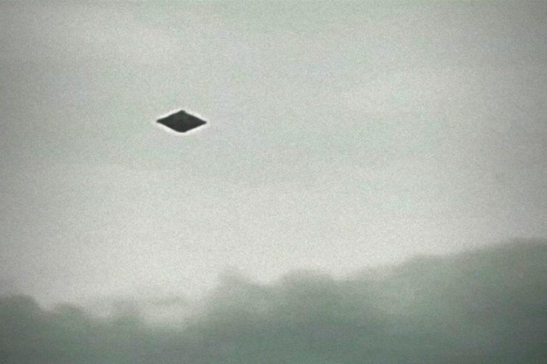 ¡Ovni que sobrevolaba lentamente y a baja altura una zona rural de México ha sido visto también en varios países de Sudamérica!