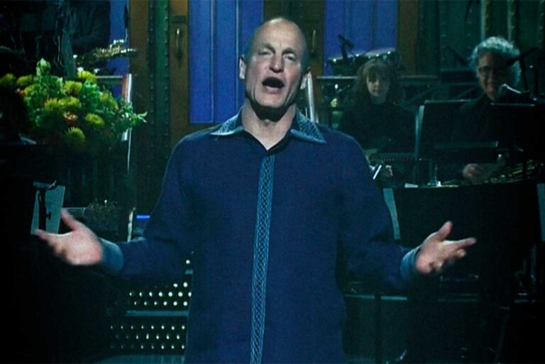 ¡El actor Woody Harrelson criticó en vivo la corrupción de los gigantes farmacéuticos y sus vacunas y Elon Musk advirtió que se avecina una bomba de filtraciones sobre el Covid19!