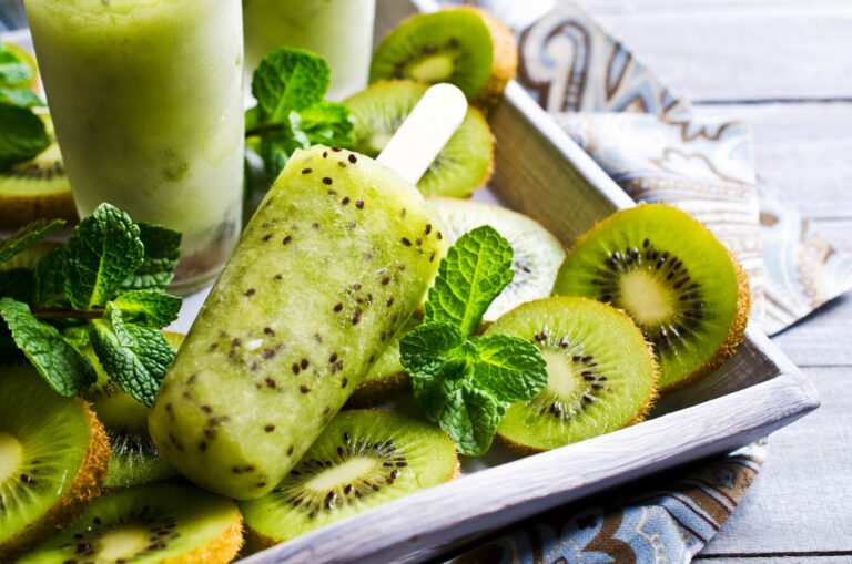 [Receta] ¡Refréscate este verano con estas paletas detox!